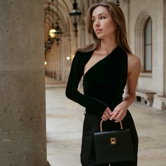 Marcella NYC Tops - nwt marcella  manhattan twisted one shoulder jersey top in black, size xs